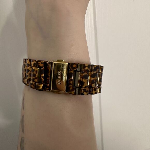 GUESS Leopard Print Gold Dial 40 mm Women’s Watch W0001L2 – 100M Water Resistant - Picture 6 of 8